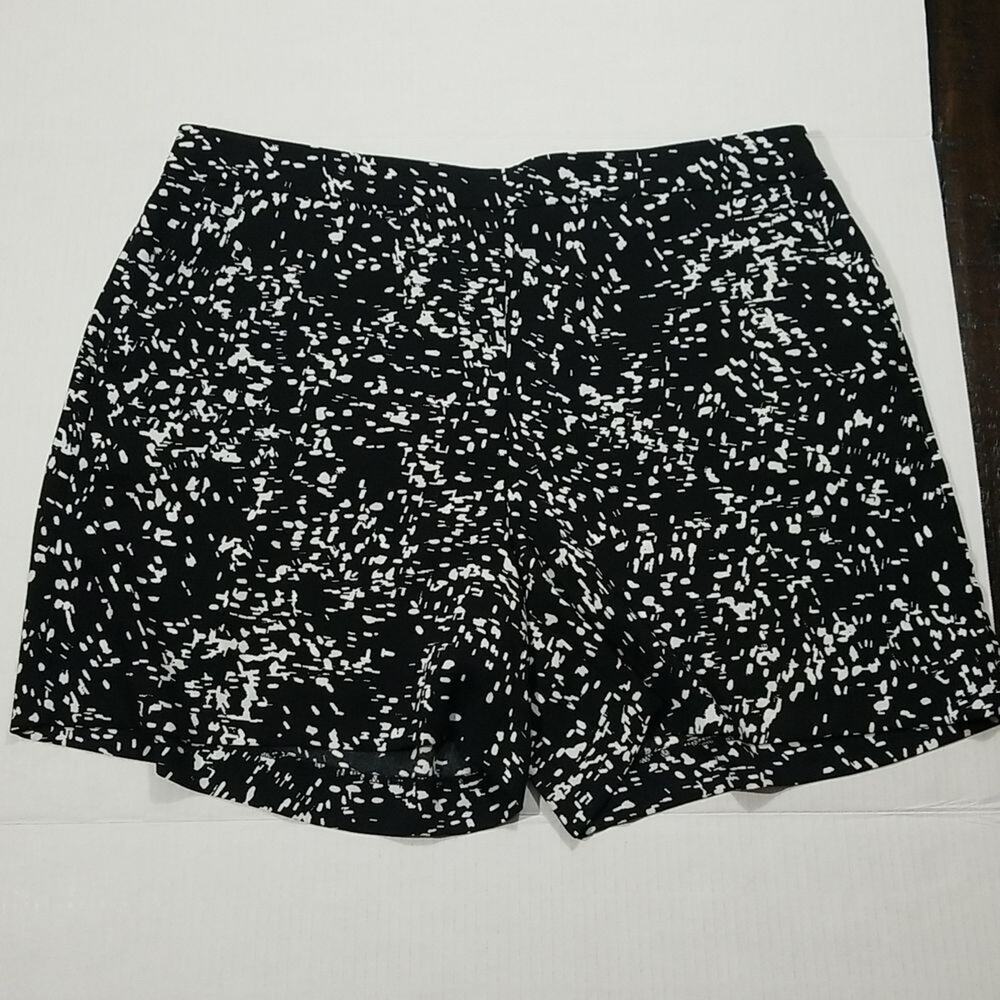 Halogen‎ shorts size 1